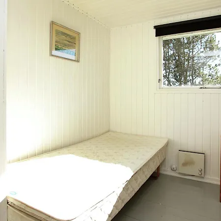 Three-bedroom Holiday In 46 Ålbæk