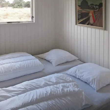 Three-bedroom Holiday In 46 *