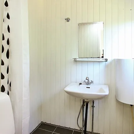 Three-bedroom Holiday In 46 *